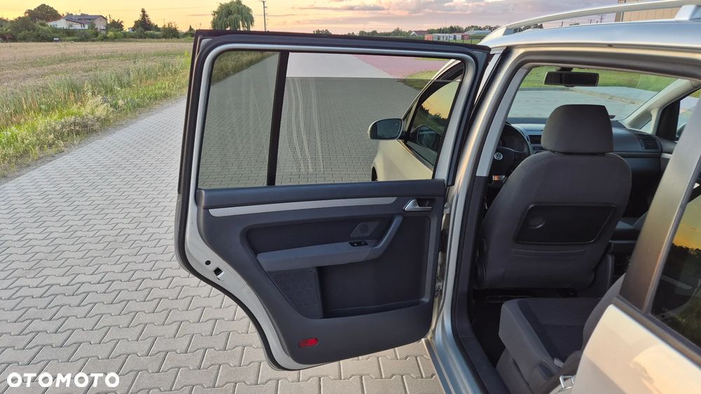 Volkswagen Touran 2.0 TDI Highline - 22