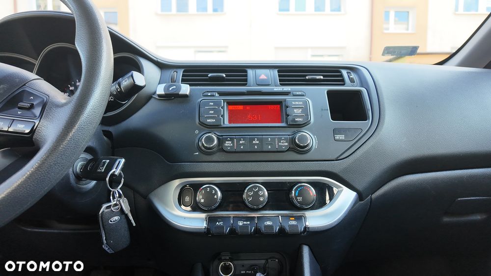 Kia Rio 1.1 crdi M - 12