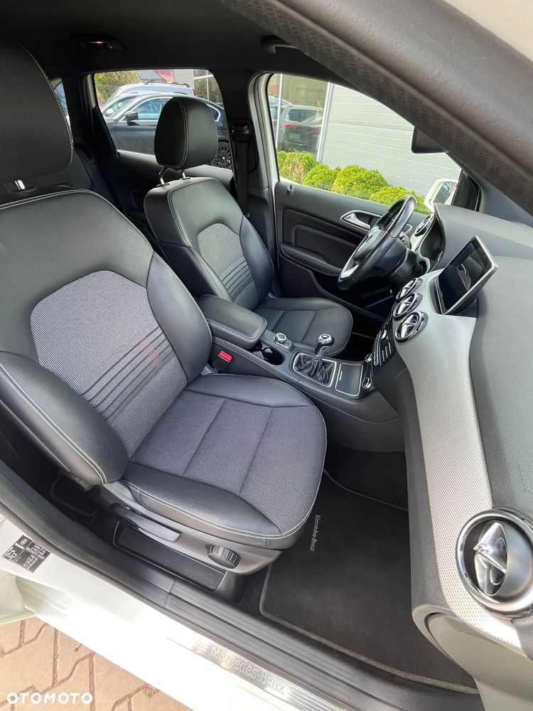 Mercedes-Benz Klasa B 180 BlueEFFICIENCY Edition Style - 29