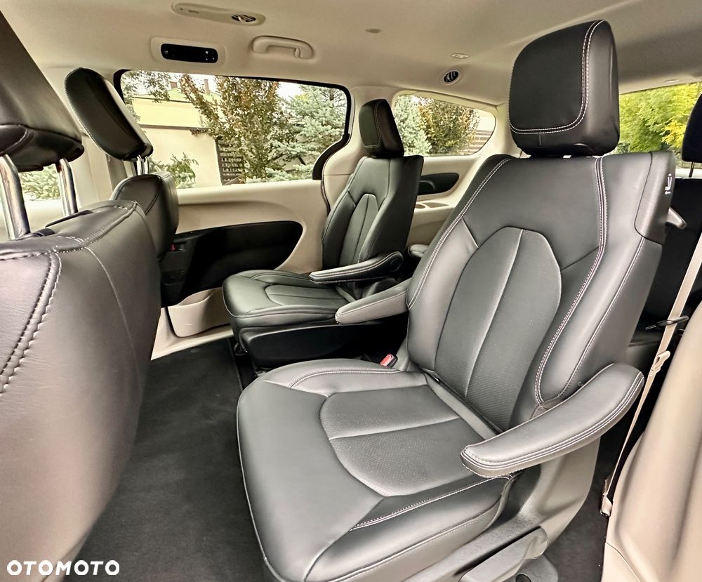 Chrysler Pacifica - 15