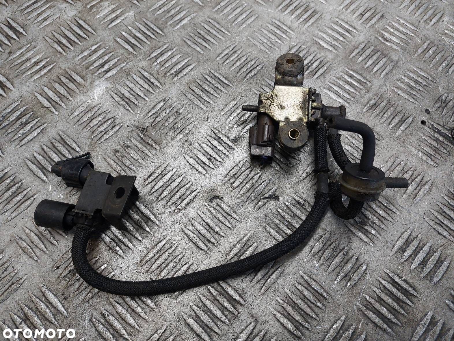ZAWÓR PODCIŚNIENIA TOYOTA COROLLA E11 LIFT 25819-27020 90910-12232 - 1