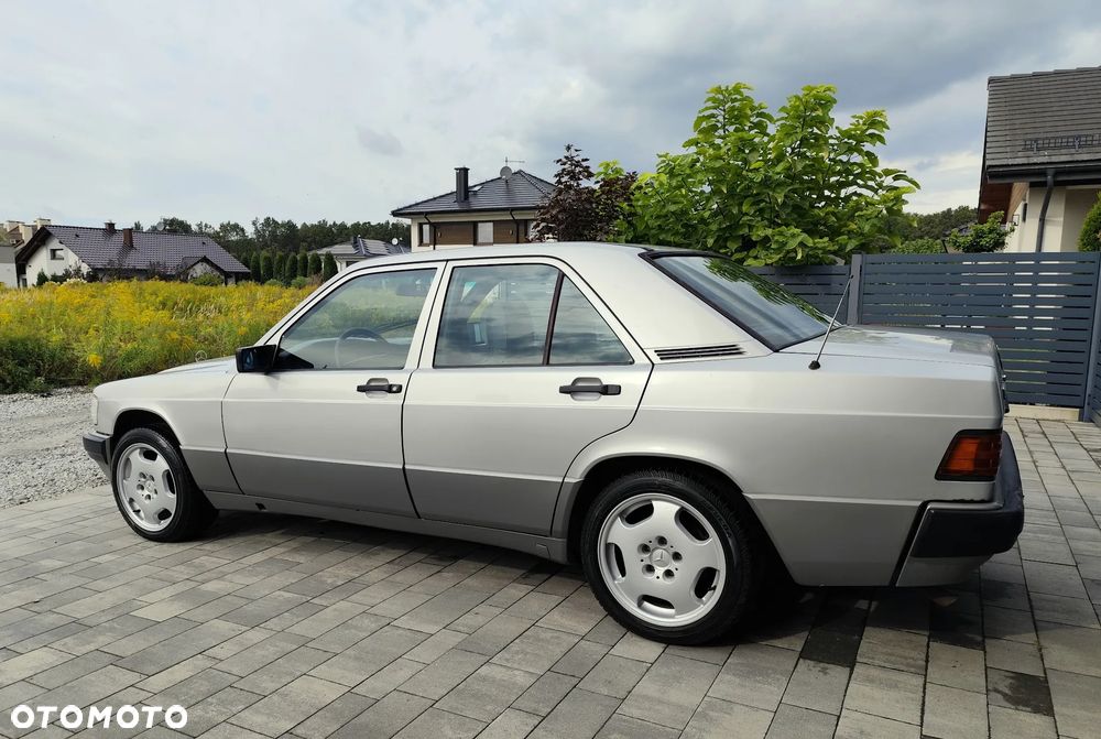 Mercedes-Benz W201 (190) - 3