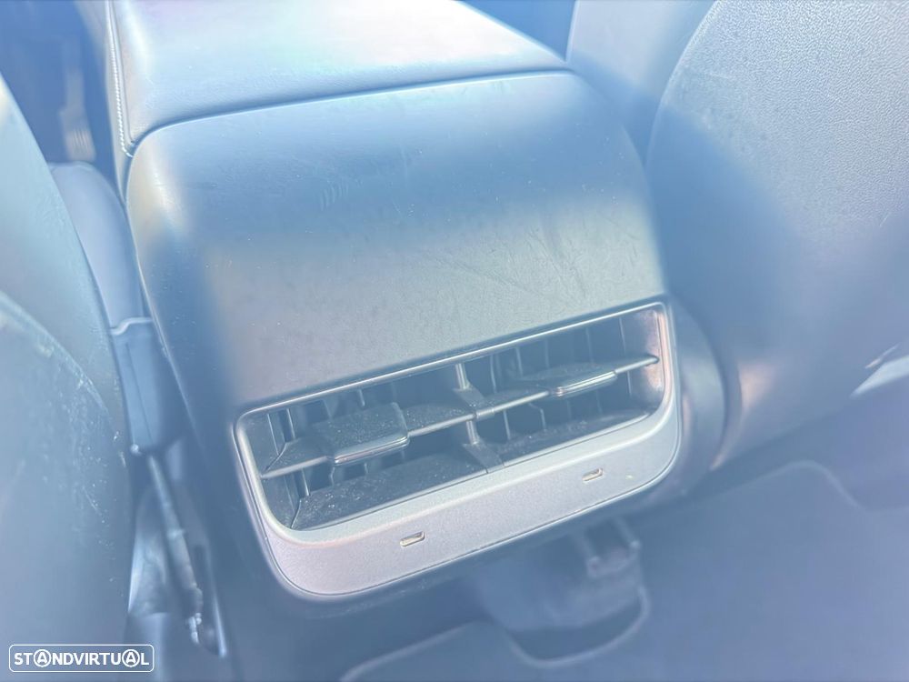 Tesla Model Y Long Range Dual Motor AWD - 39