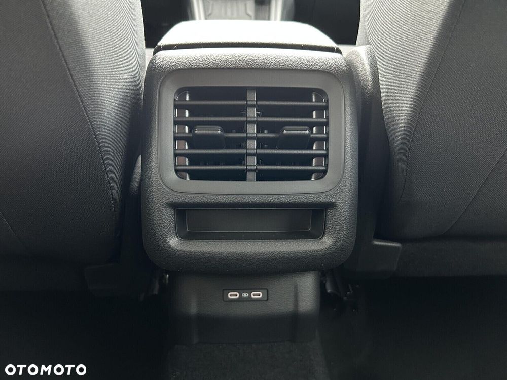 Volkswagen T-Roc 1.5 eTSI Life DSG - 27