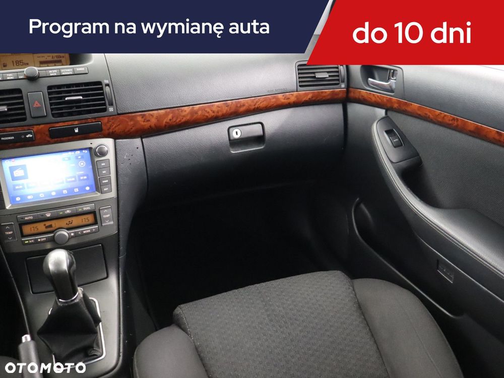 Toyota Avensis - 10