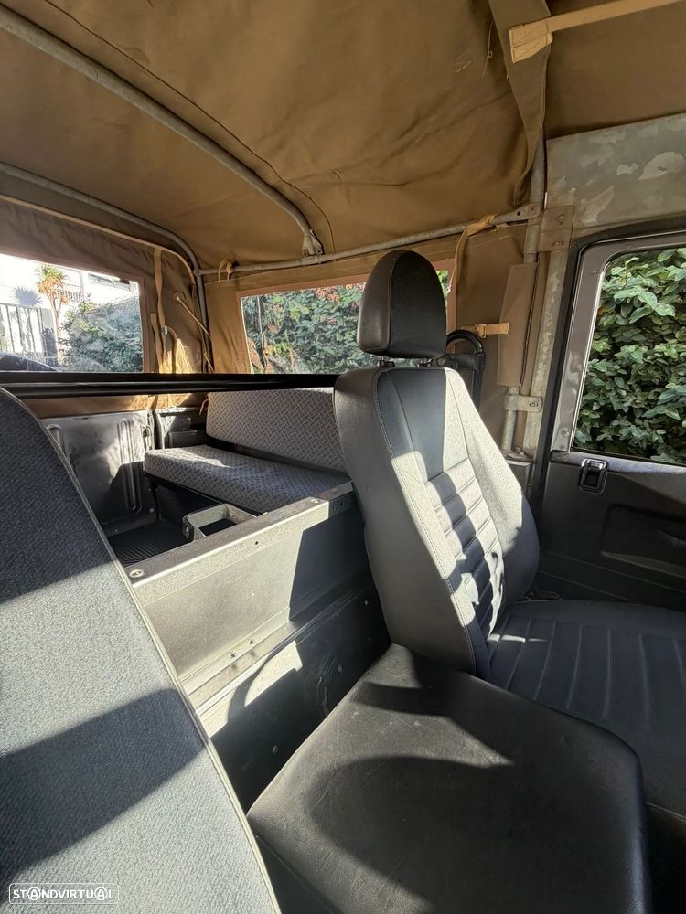 Land Rover Defender - 26