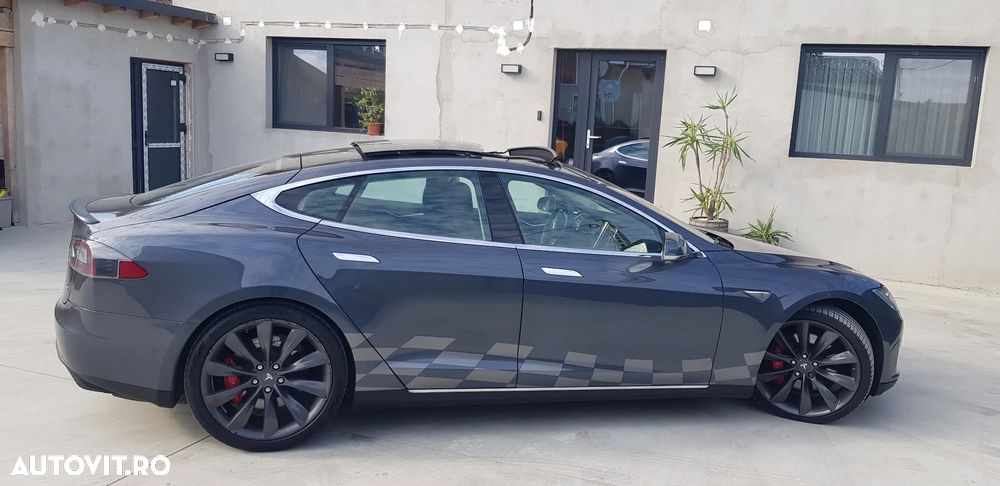 Tesla Model S Dual Motor Allradantrieb Performance - 1