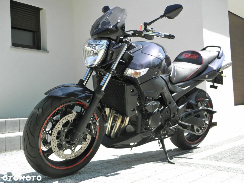 Suzuki GSR - 2
