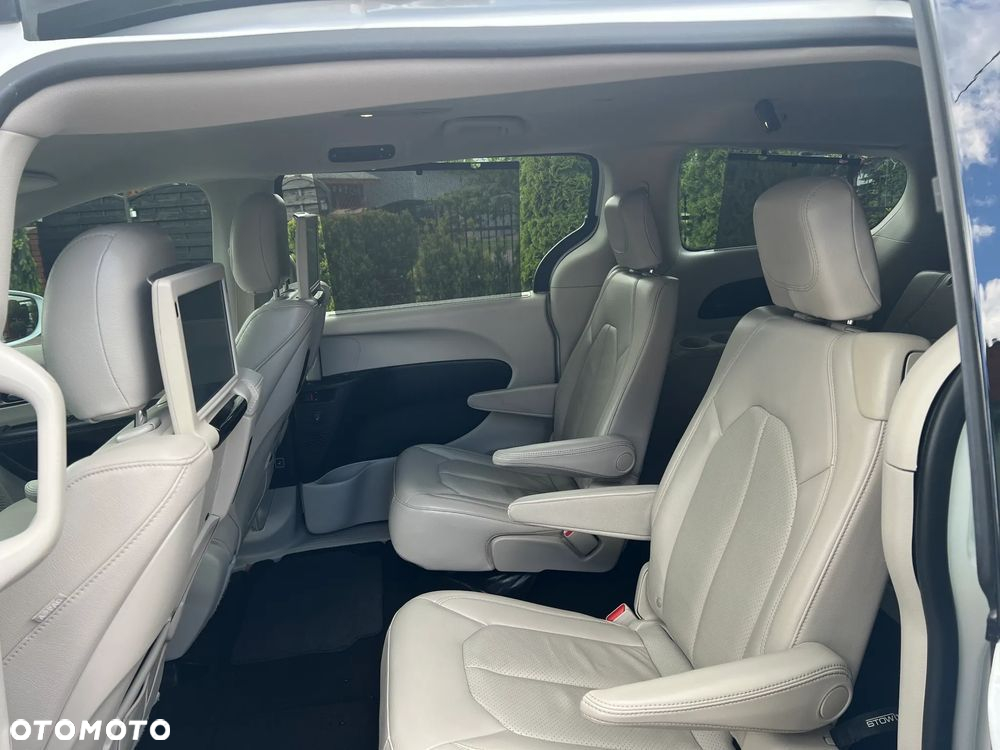 Chrysler Pacifica - 14