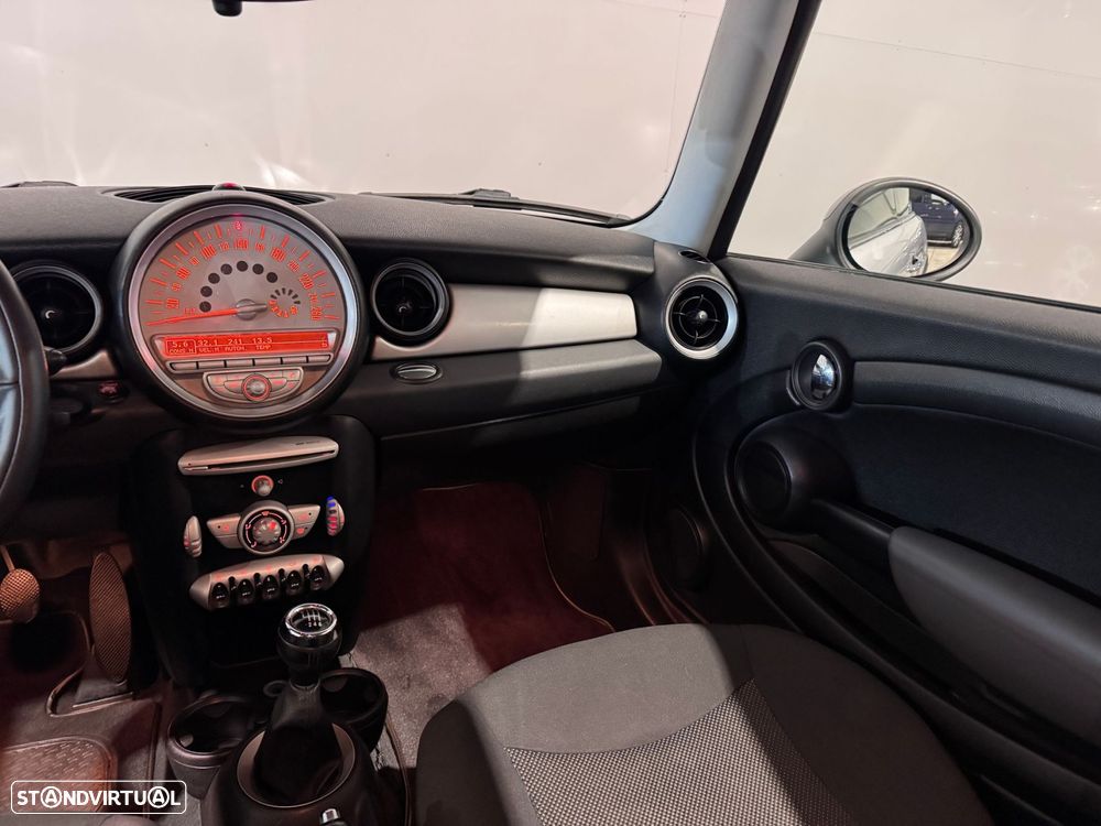 MINI 3 Portas Cooper D - 13