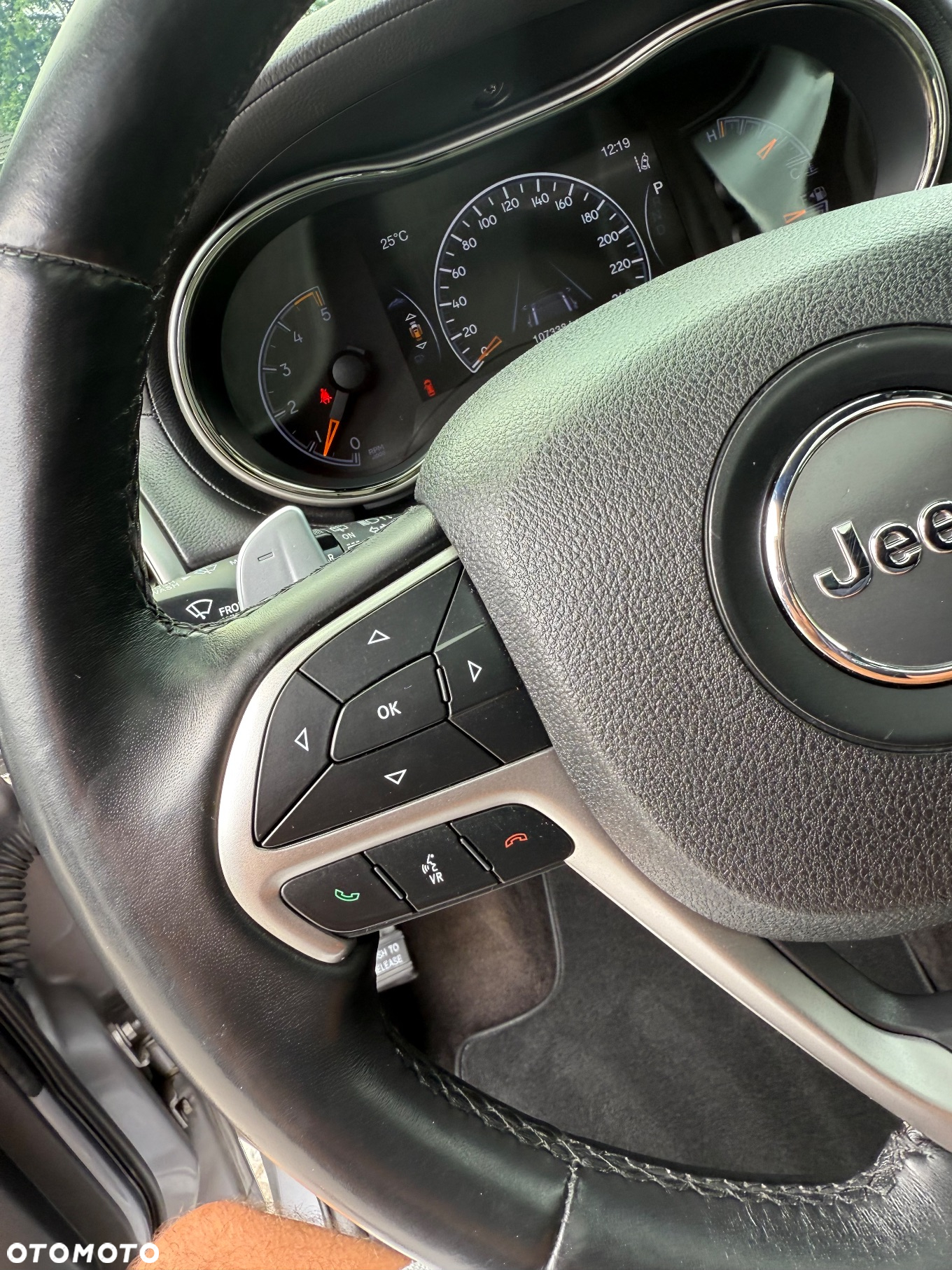 Jeep Grand Cherokee - 30