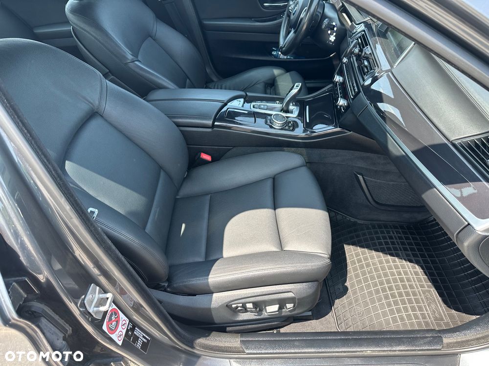 BMW Seria 5 520d Efficient Dynamics - 12