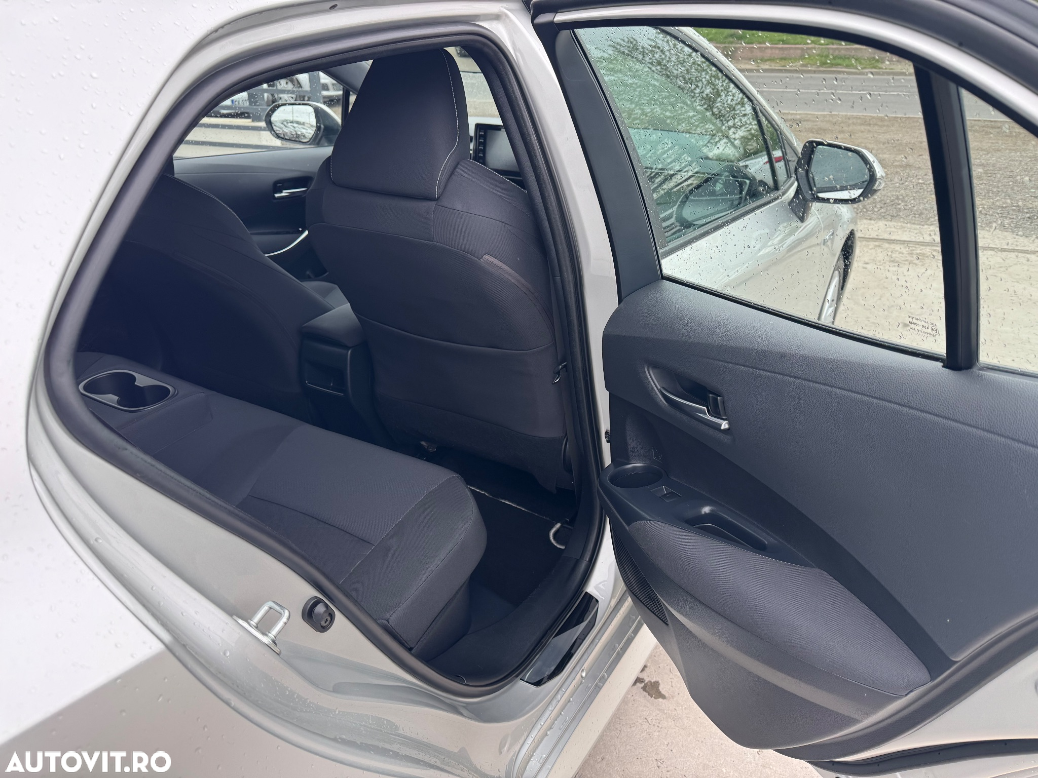 Toyota Corolla 1.8 HSD Business - 23