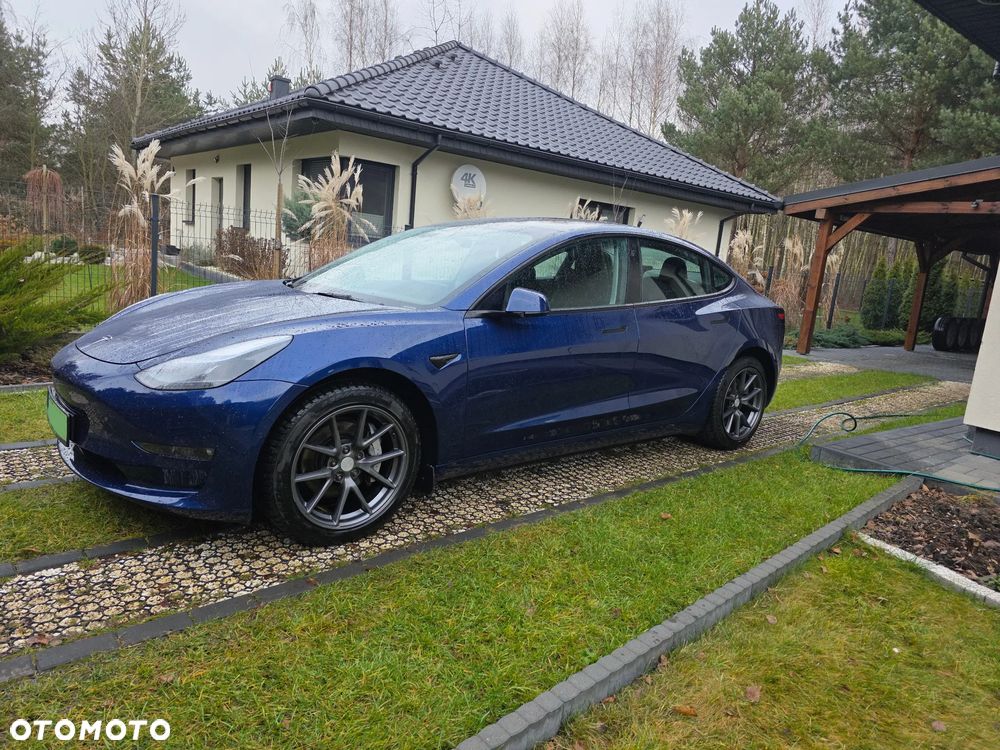 Tesla Model 3 - 10