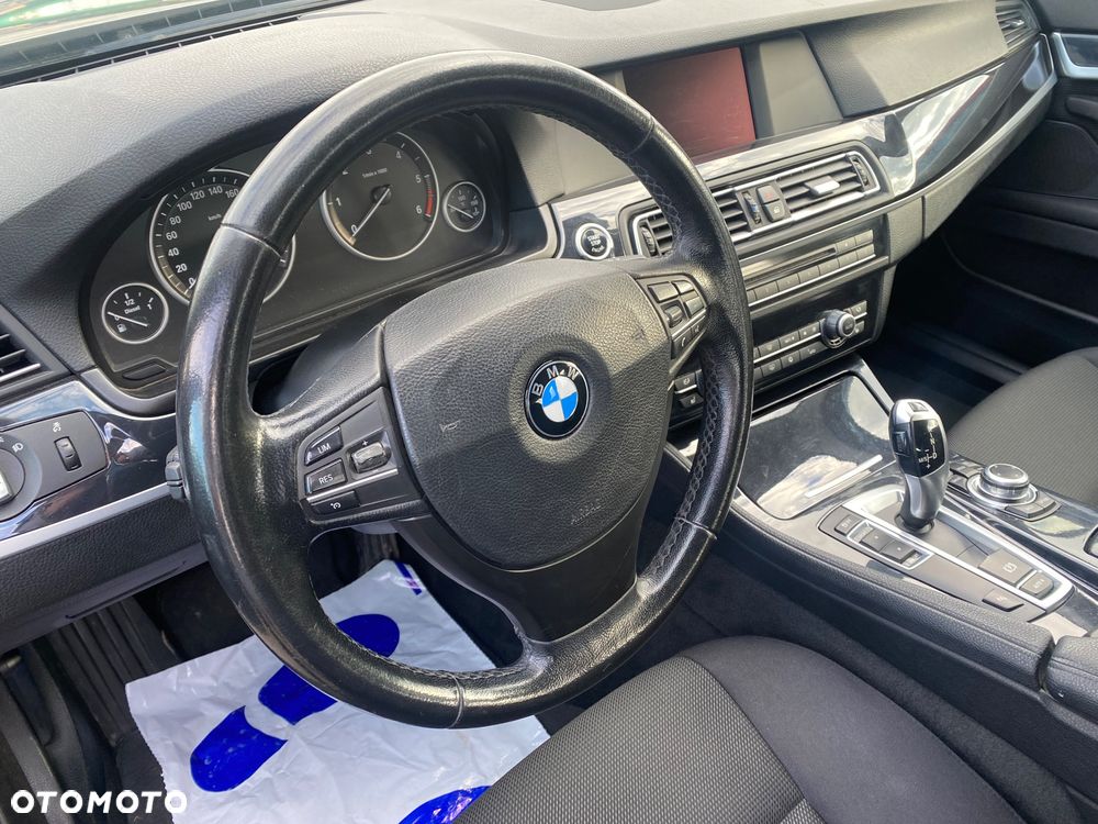 BMW Seria 5 520d Touring - 10