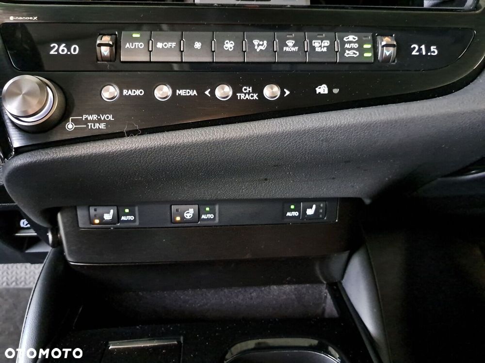 Lexus ES 300h Business Edition - 28