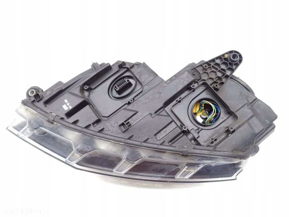 LAMPA BI-XENON PRAWY PRZÓD PRAWA PRZEDNIA SKODA OCTAVIA III 5E 5E2941016B - 5