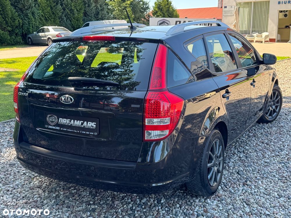 Kia Ceed - 11