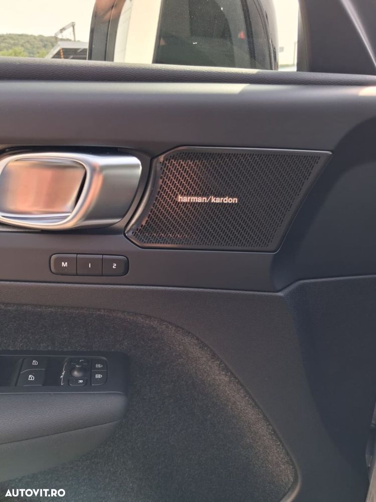 Volvo XC 40 B4 AT FWD MHEV Plus Dark - 15