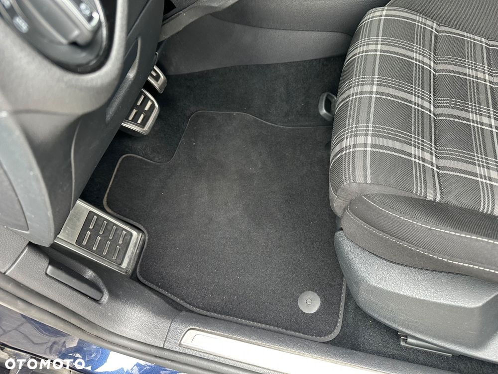 Volkswagen Golf - 29