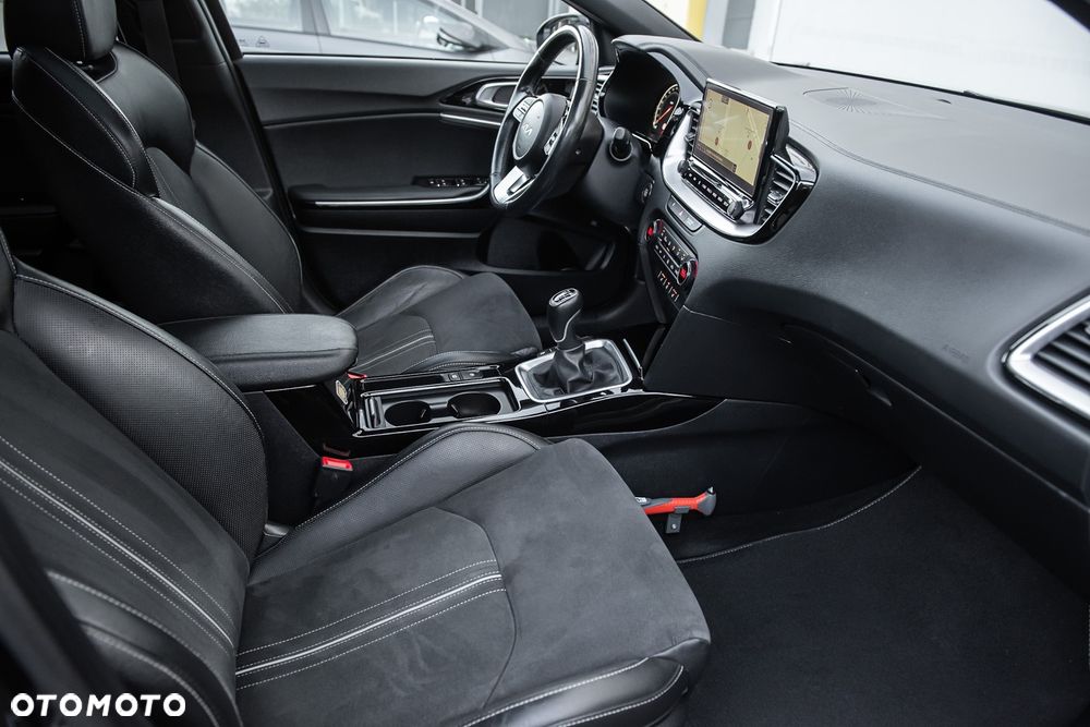 Kia XCeed - 34