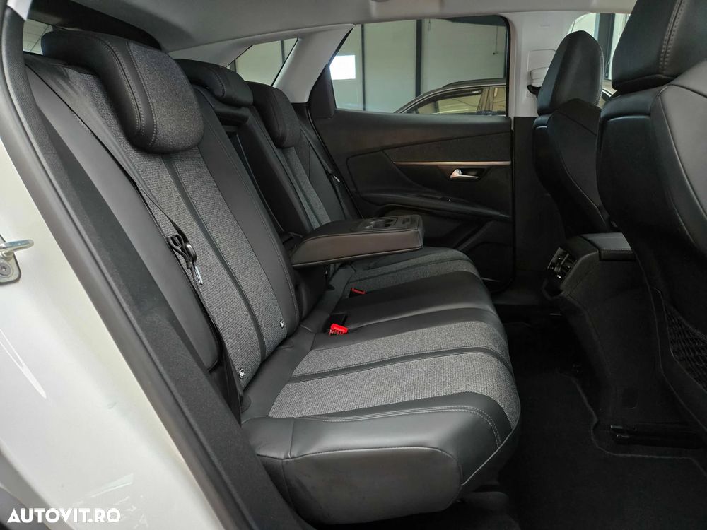 Peugeot 3008 1.2 PureTech Turbo S&S EAT6 Allure - 24