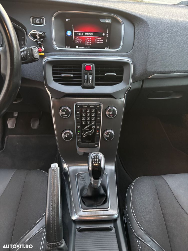 Volvo V40 D4 Momentum - 19