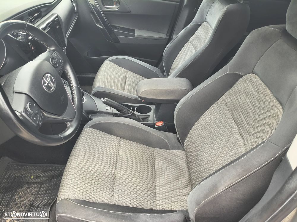 Toyota Auris Touring Sports 1.8 HSD Comfort +P.Techno+P.Sport - 5