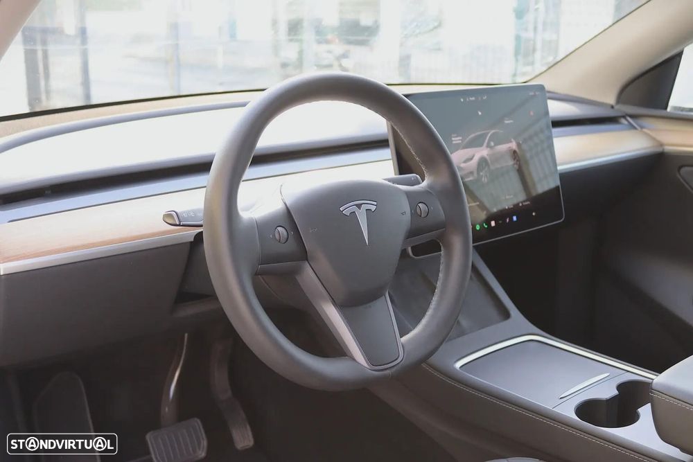 Tesla Model Y Long Range Dual Motor AWD - 14