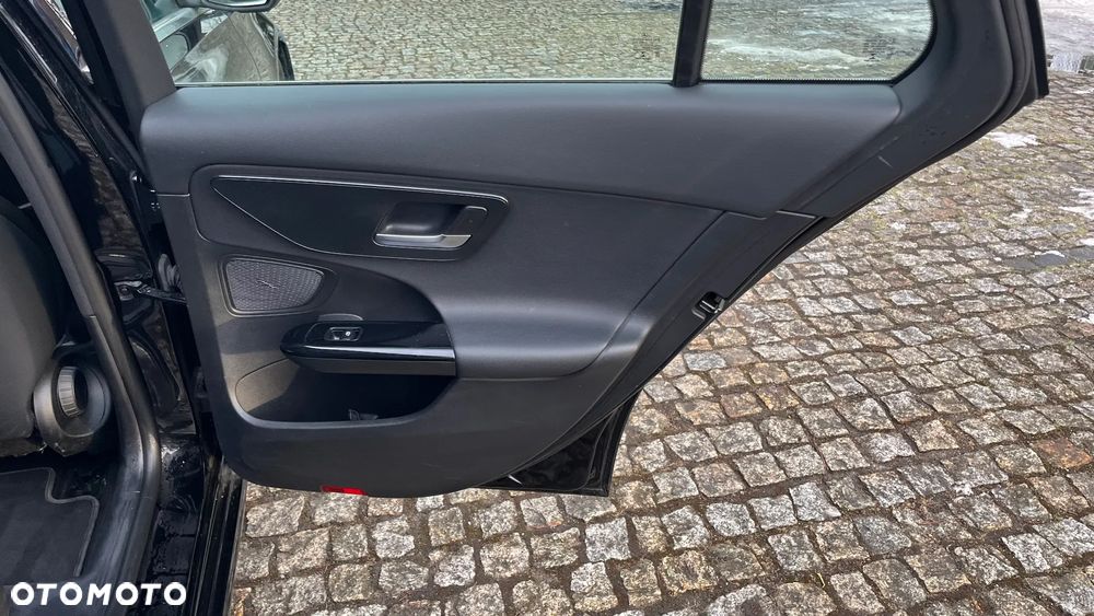 Mercedes-Benz Klasa C 200 d 9G-TRONIC - 19