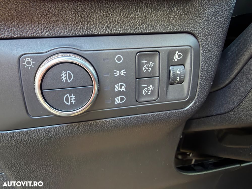 Ford Kuga 2.5 Duratec FHEV 4x4 ST-LINE - 38