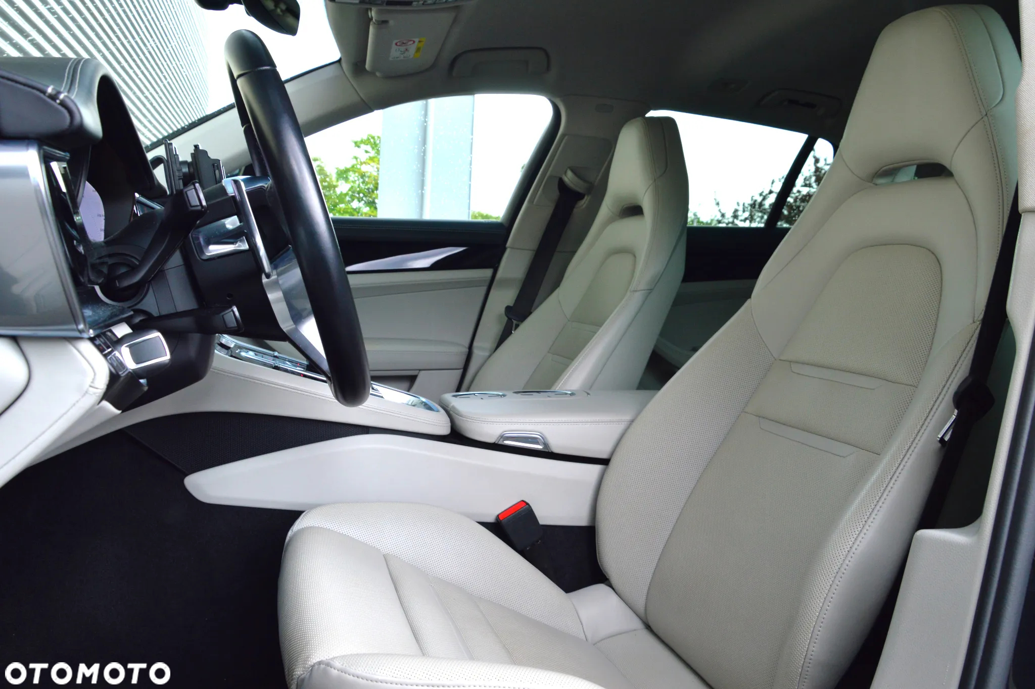 Porsche Panamera 4 Sport Turismo - 14