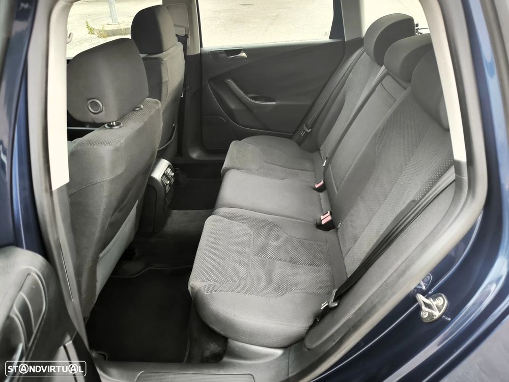 VW Passat Variant 2.0 TDI Confortline - 26