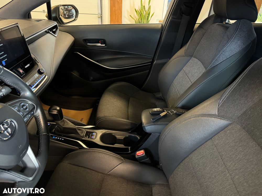 Toyota Corolla 1.8 Hybrid Team Deutschland - 24