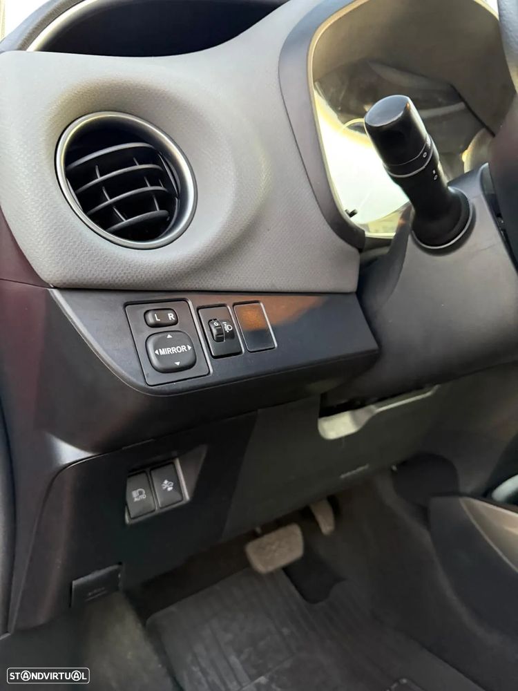 Toyota Yaris 1.5 HSD Exclusive+P.Luxury - 12
