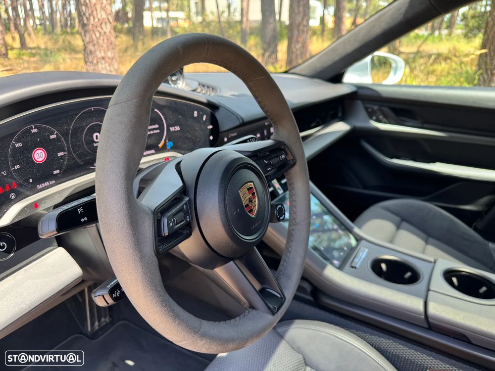 Porsche Taycan Sport Turismo GTS - 35