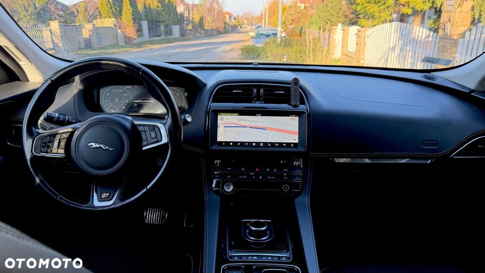 Jaguar F-Pace 2.0 i4D AWD R-Sport - 6