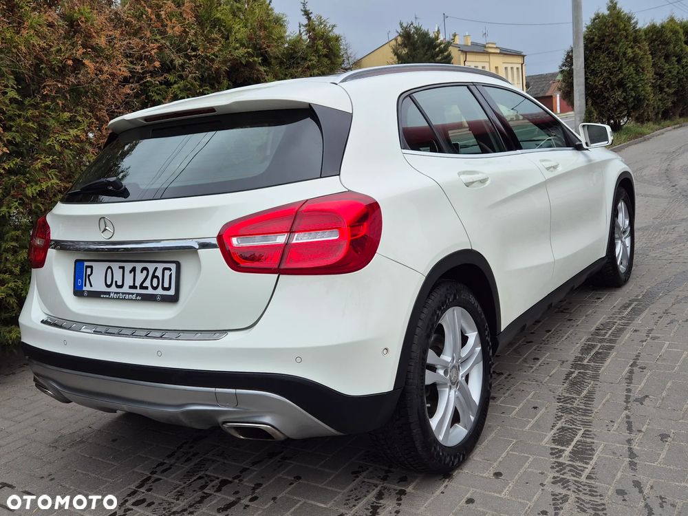 Mercedes-Benz GLA 200 Urban - 11