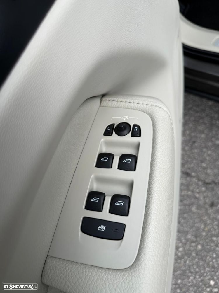 Volvo XC 60 2.0 T8 PHEV Inscription AWD - 17