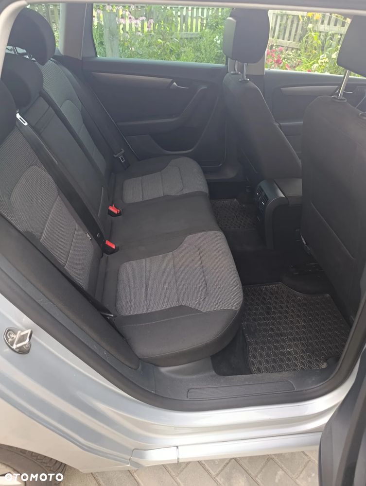 Volkswagen Passat - 14