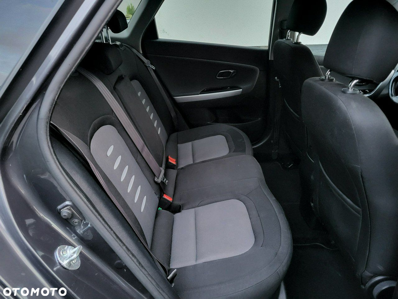 Kia Ceed - 11