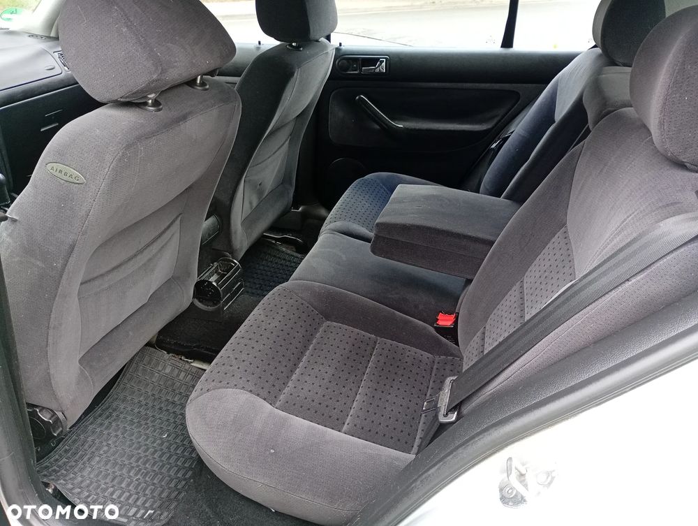 Volkswagen Golf 1.6 - 9