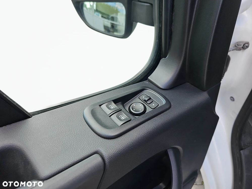 Renault Master Furgon FWD Pack Clim 3,5T L3H2 2.3 DCi 150 KM Agregat Chłodnia Zanotti - 23