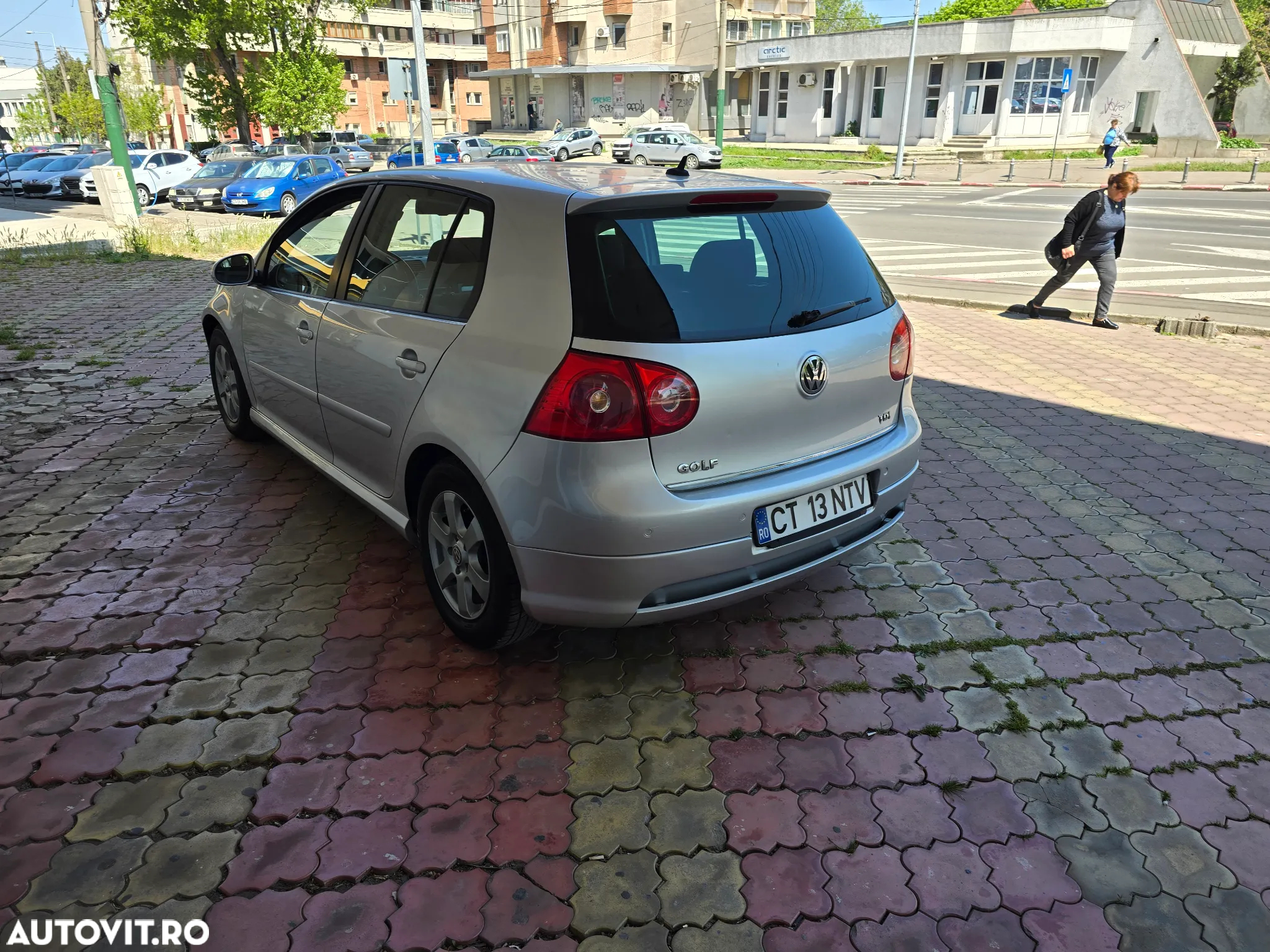 Volkswagen Golf - 6