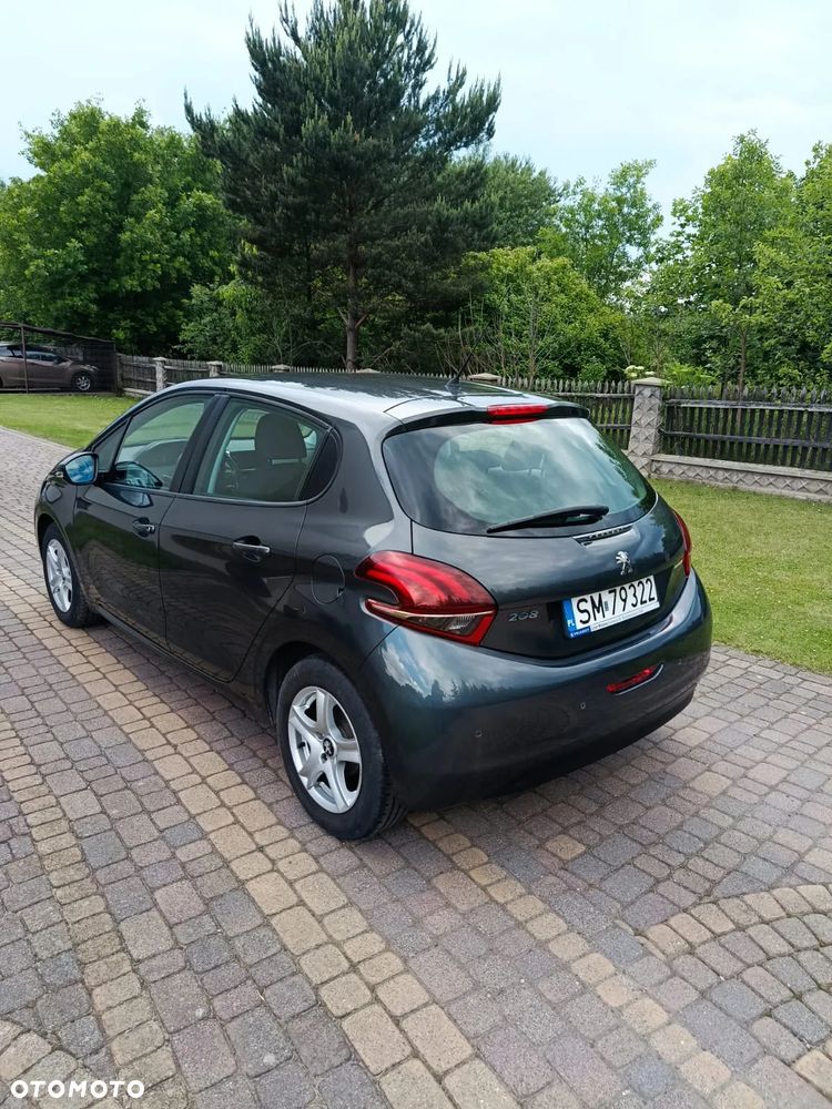 Peugeot 208 - 5