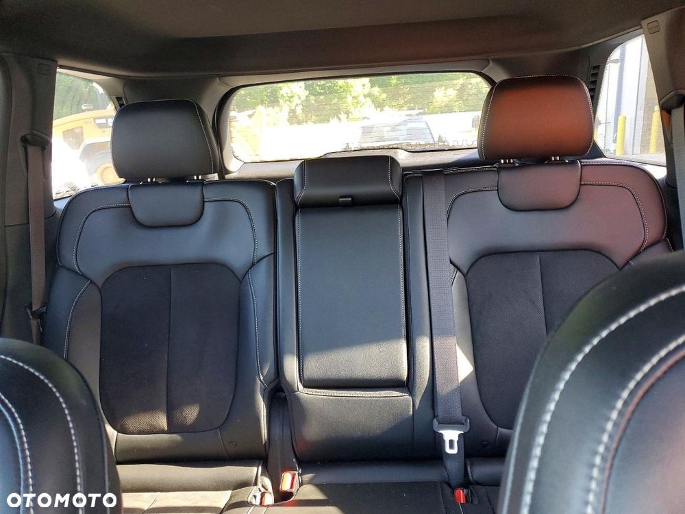 Jeep Grand Cherokee - 11