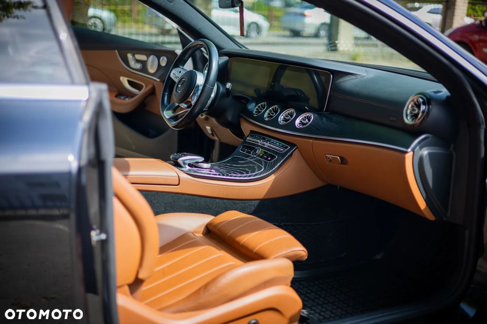 Mercedes-Benz Klasa E 220 d 4Matic 9G-TRONIC AMG Line - 4