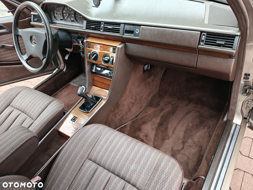 Mercedes-Benz W124 (1984-1993) - 19