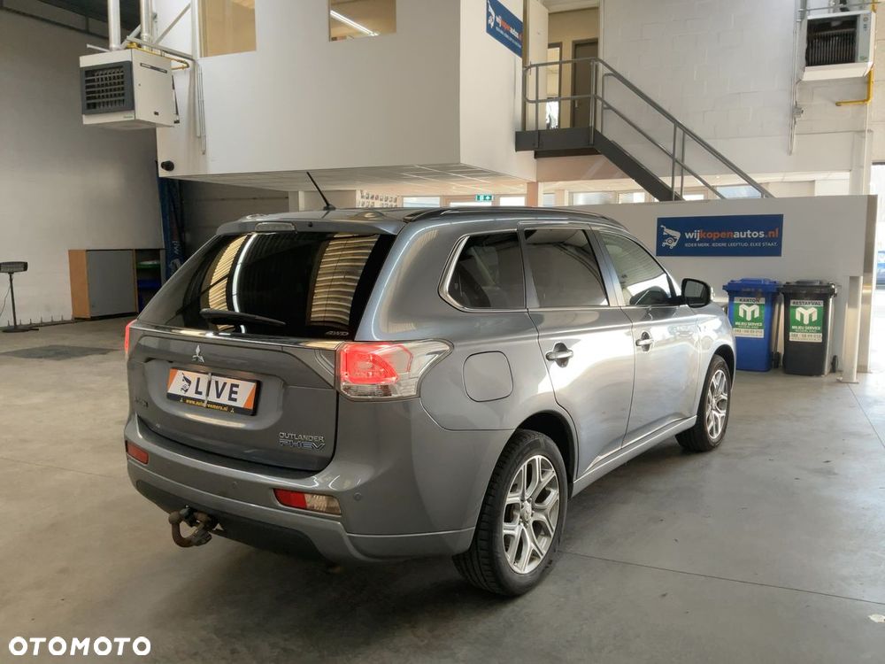 Mitsubishi Outlander 2.0 4WD Top - 9