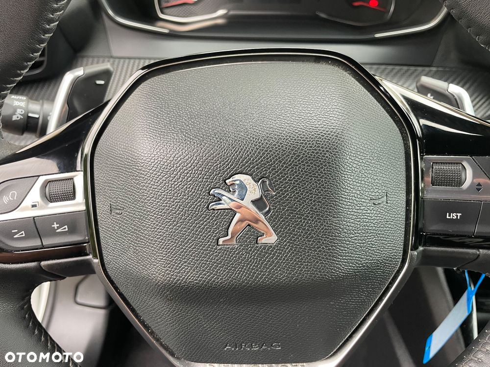 Peugeot 2008 BlueHDi 130 Allure S&S EAT8 - 13